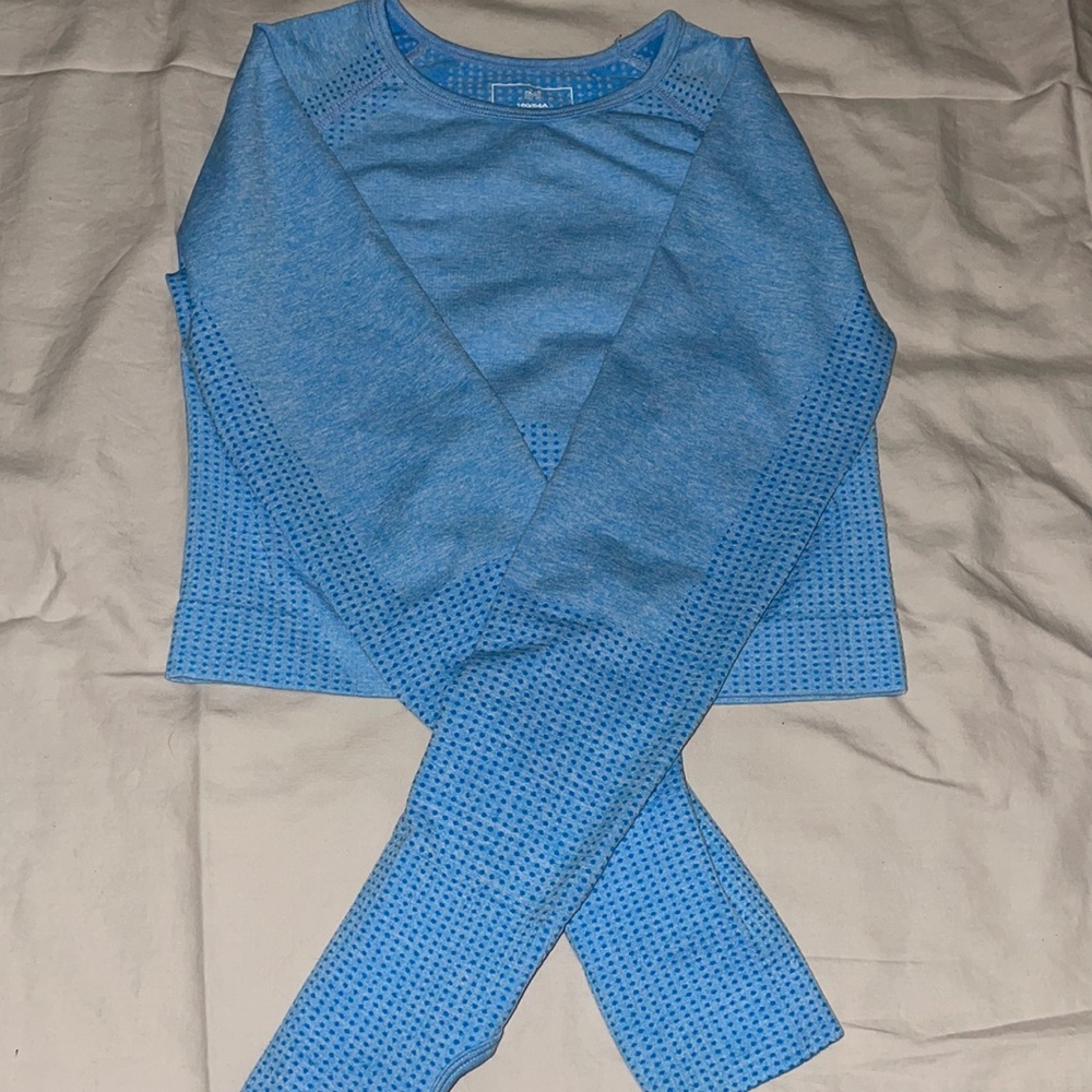 Blue cropped atheltic long sleeve top